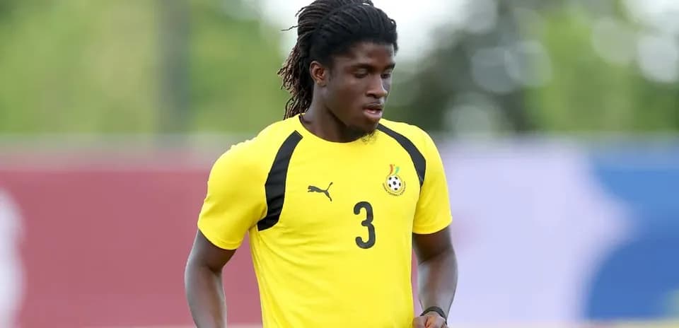 Player in yellow jersey jogging during training session