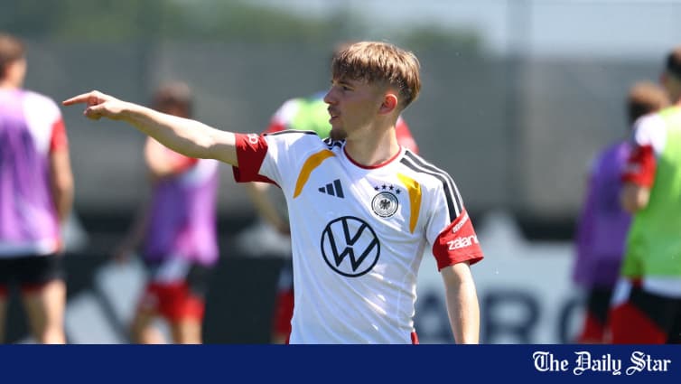 Player gesturing during Germany training session