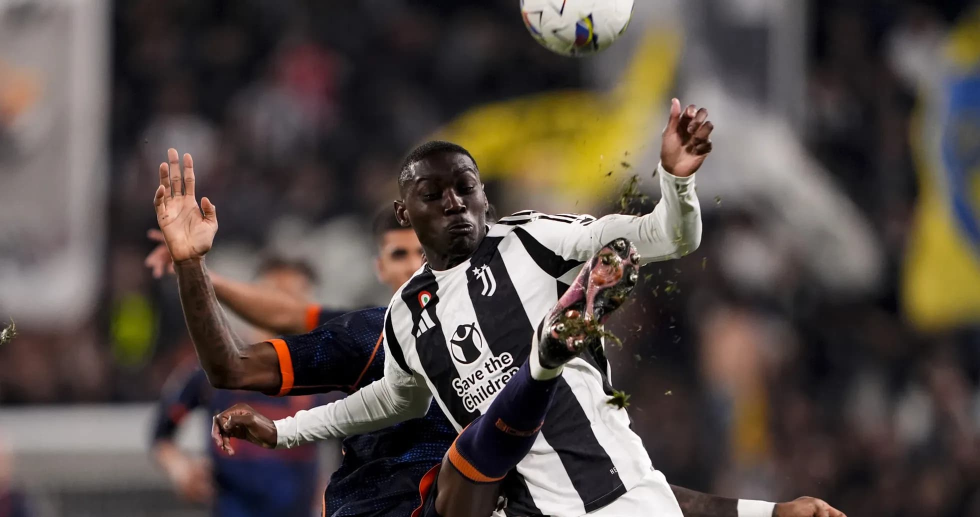Juventus player challenging for the ball