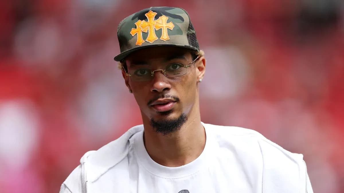 Person wearing a camo cap and glasses