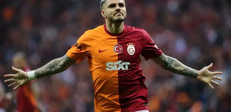 Player celebrating goal in Galatasaray jersey