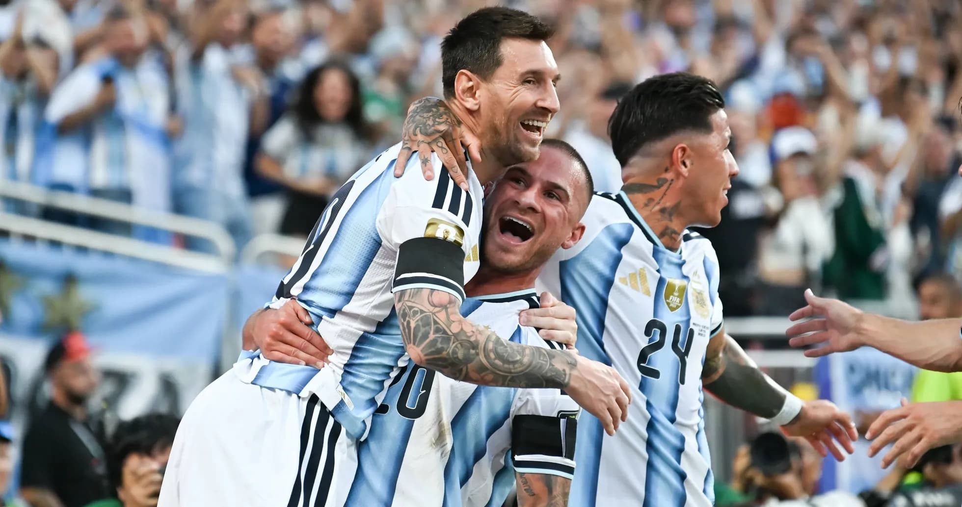 Argentinian players celebrating a goal together