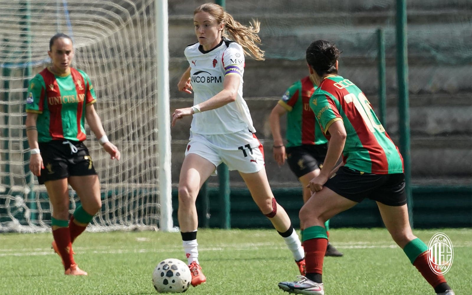 Ternana W player dribbling against AC Milan W