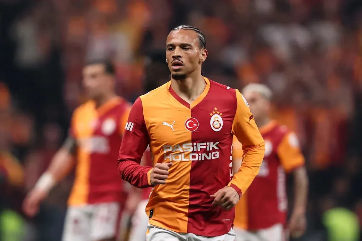 Player wearing Galatasaray jersey on the field