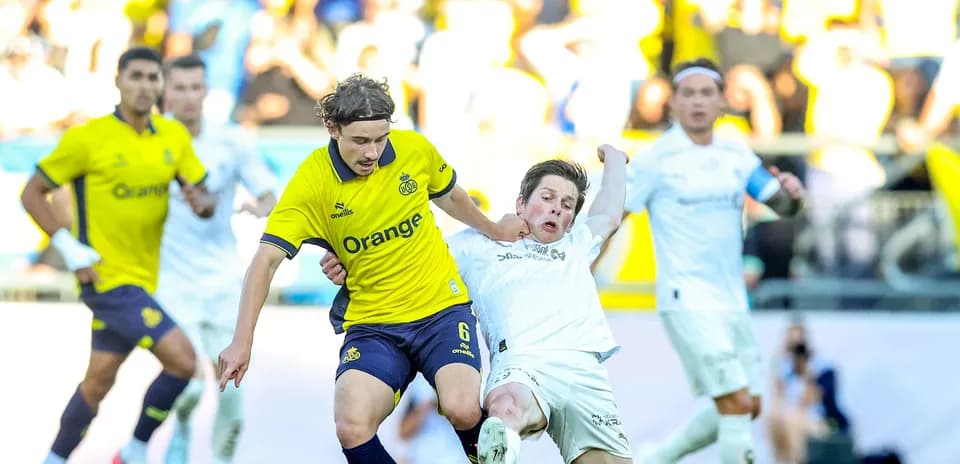 Bodo/Glimt player tackling Union St. Gilloise player
