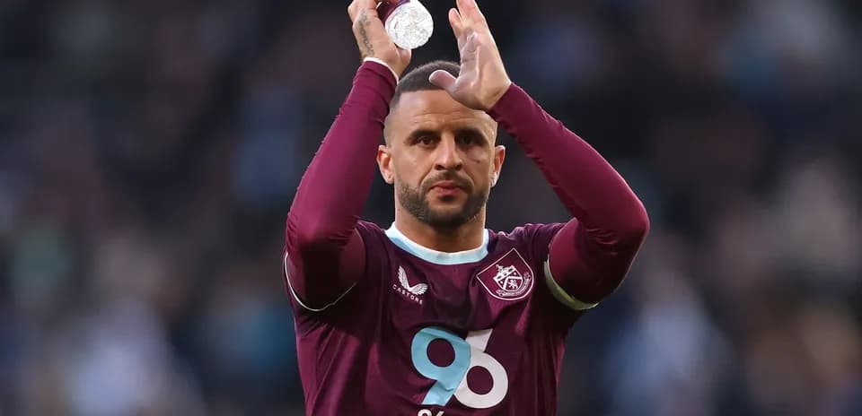 Player applauding while holding a water bottle