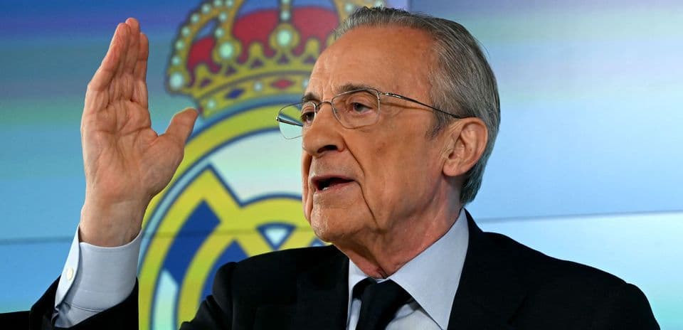 Official speaking during press conference with Real Madrid logo