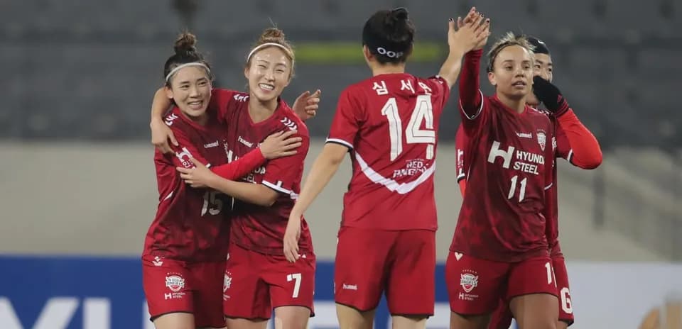 Incheon Red Angels players celebrating a goal