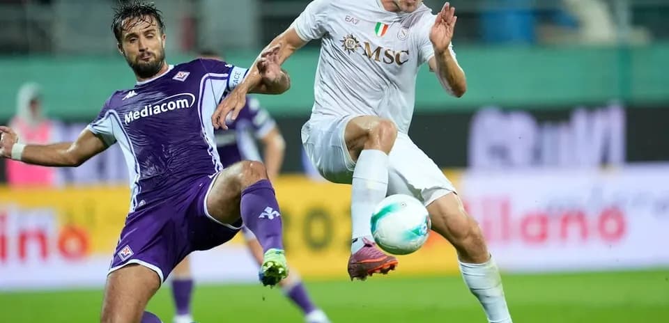 Fiorentina player tackling Napoli opponent during match