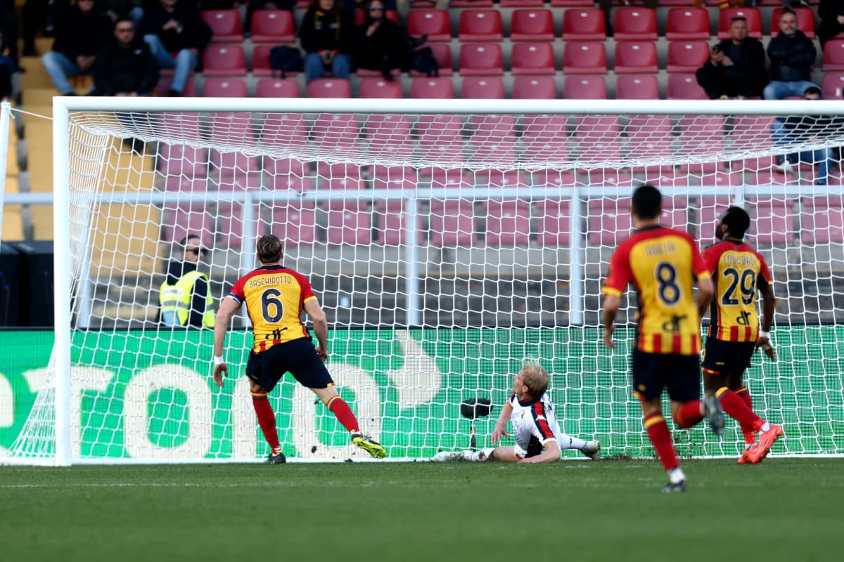 Player scoring a goal during Lecce vs Genoa match