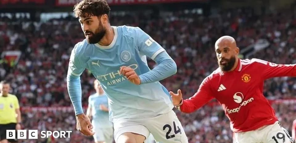 Manchester City player sprinting during match against Manchester United