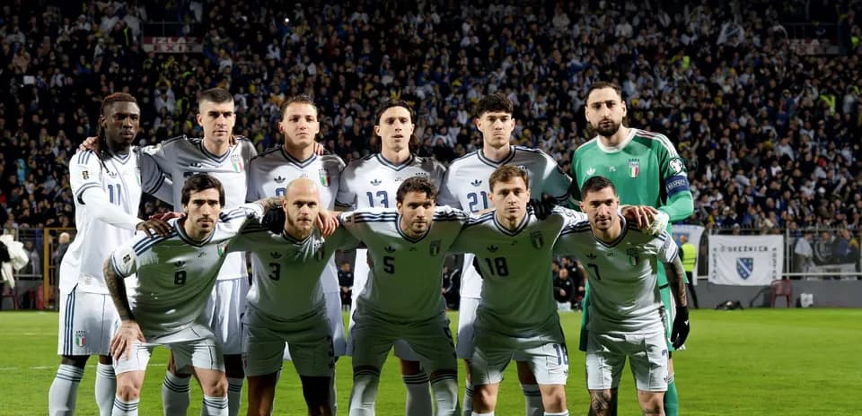 Italy national football team posing for team photo