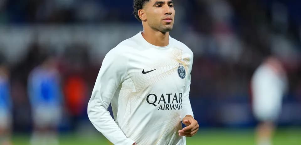 Player warming up in PSG training kit before match