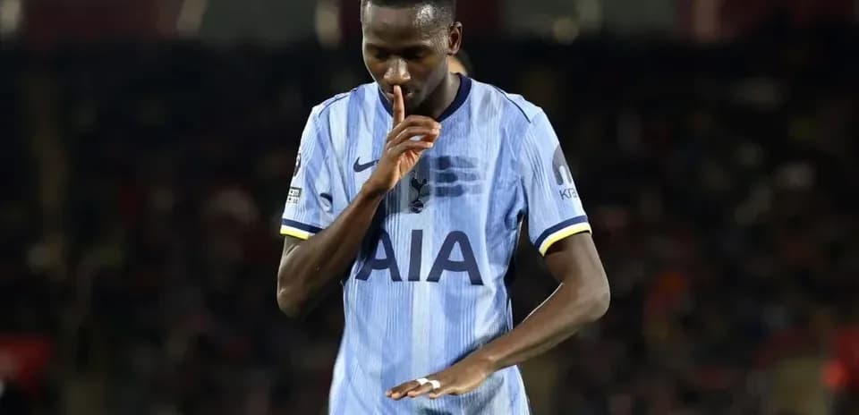 Player gesturing during match with shushing sign
