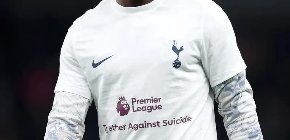 Player in Tottenham kit warming up before match