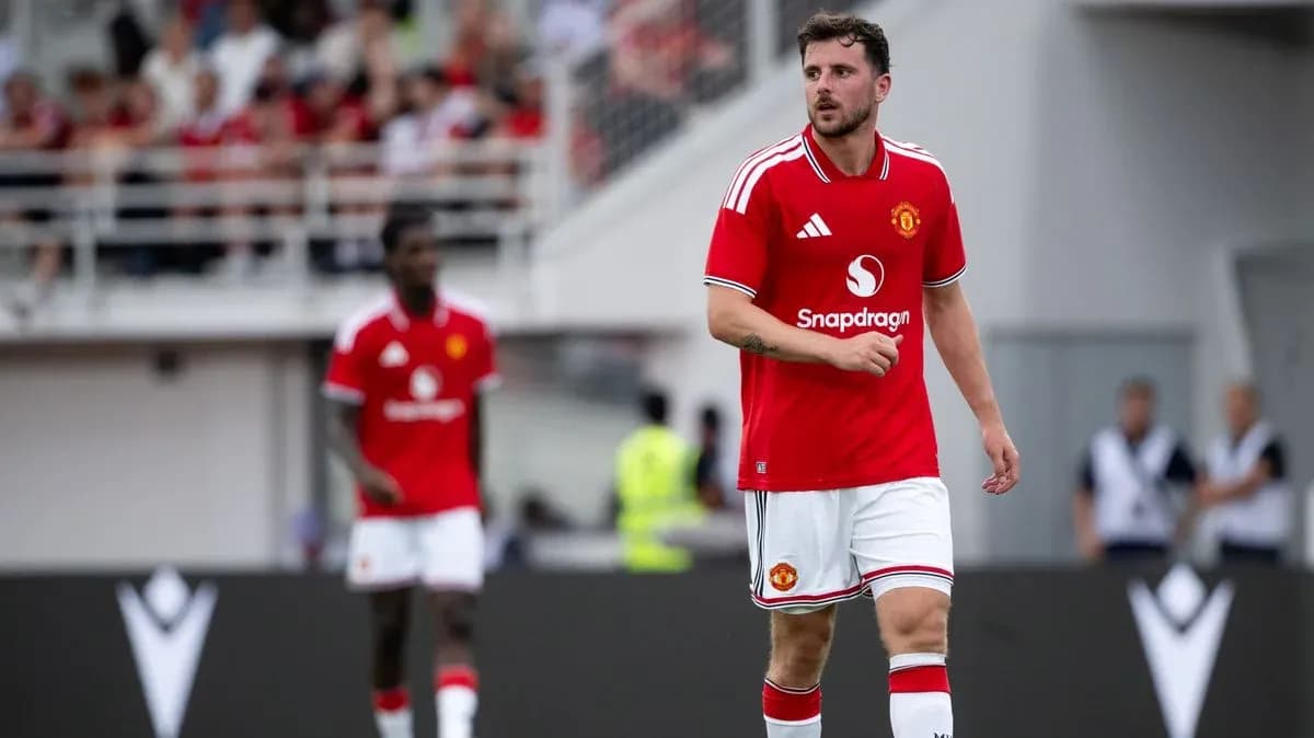 Manchester United player walking on the pitch