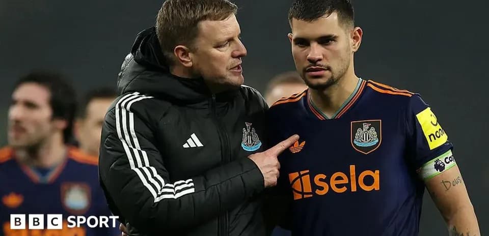 Coach speaking to player during match discussion