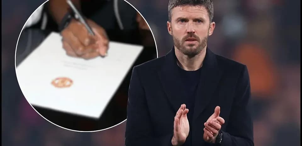 Michael Carrick applauding during Manchester United event