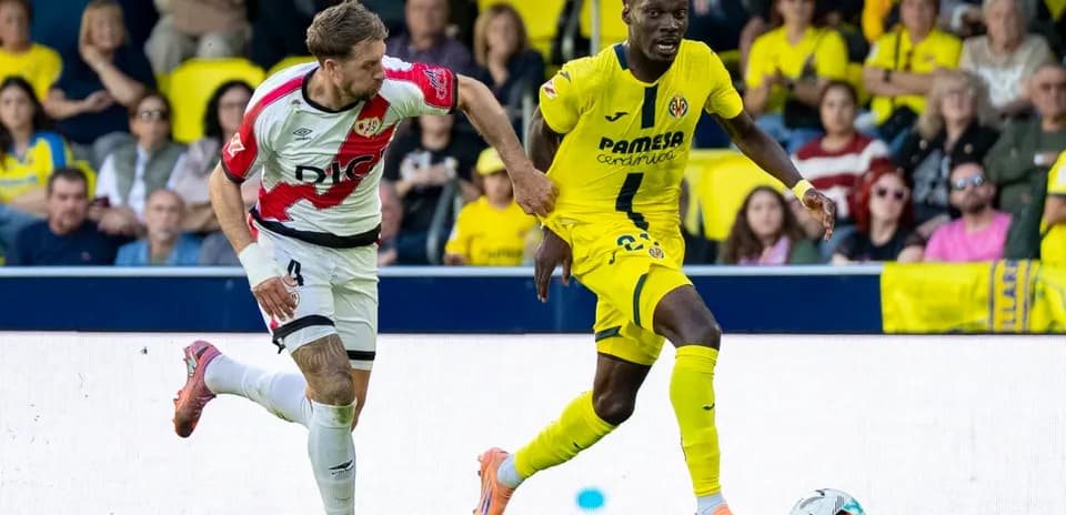 Rayo Vallecano player challenges Villarreal opponent