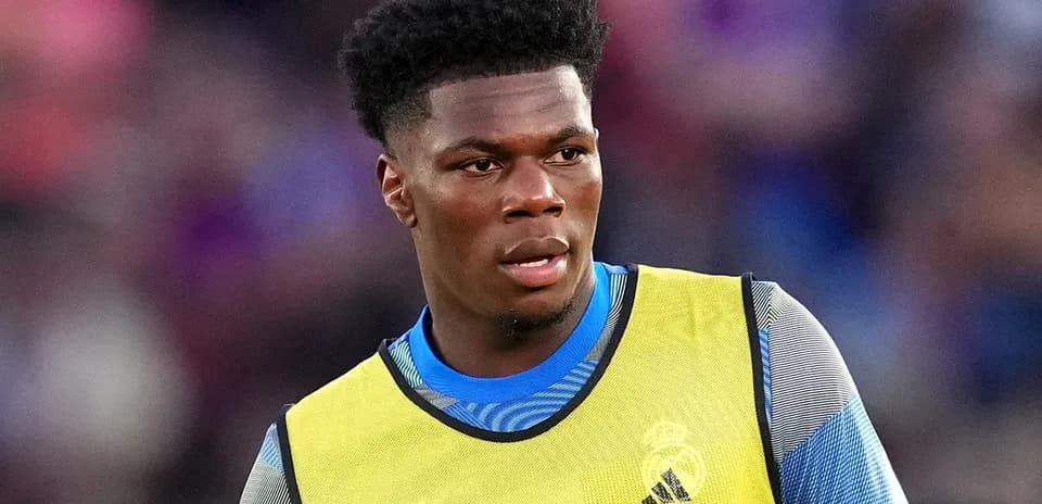 Player in training bib during warm-up session