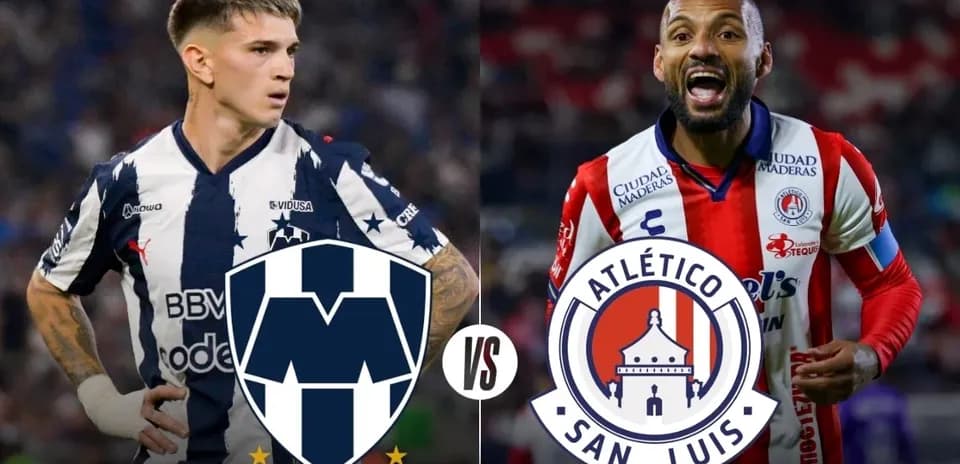 Monterrey player facing Atlético San Luis player