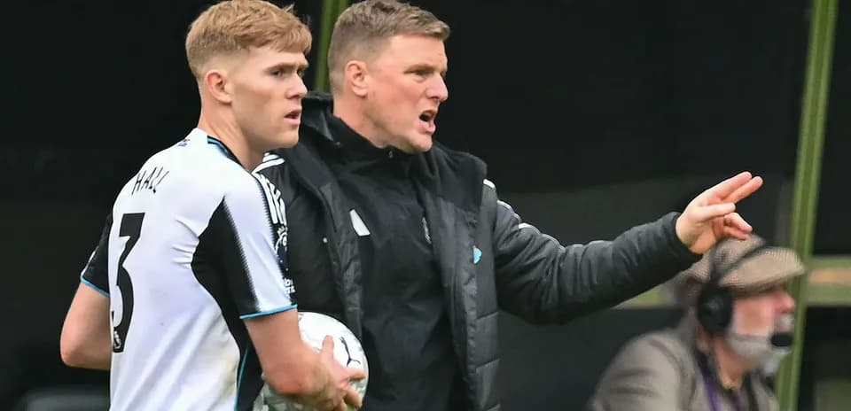 Manager instructing player during a match