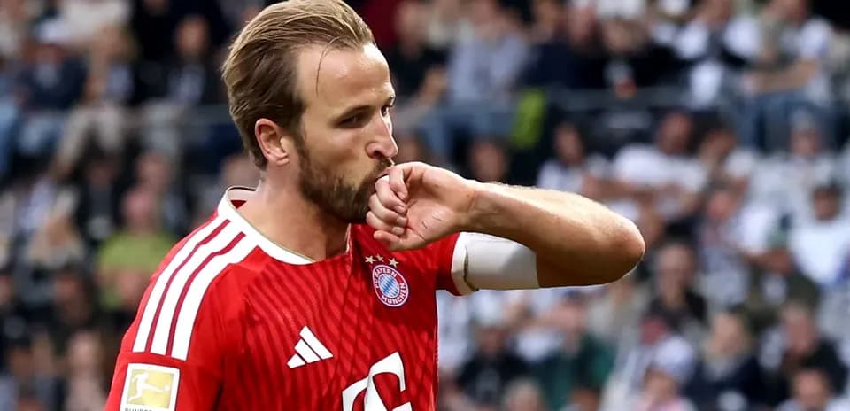 Player kissing his arm during Bundesliga match