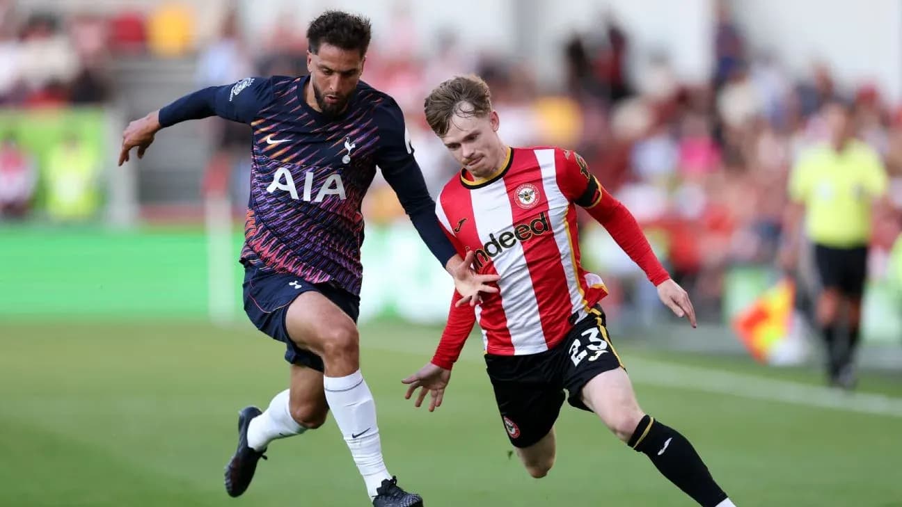 Brentford and Tottenham players contesting the ball