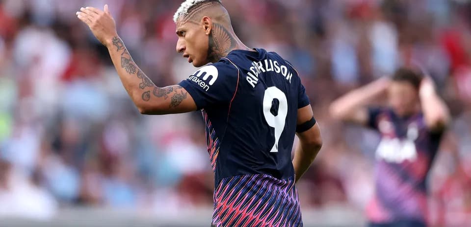 Richarlison gesturing during a match on the field