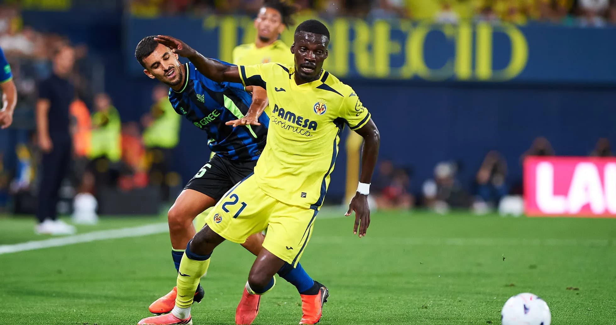 Player from Villarreal dribbling past opponent during match
