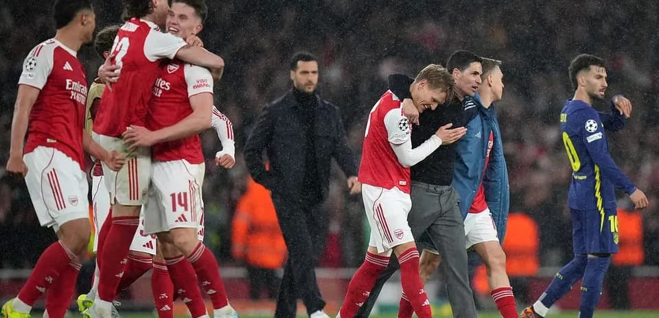 Arsenal players celebrating victory against Atletico Madrid