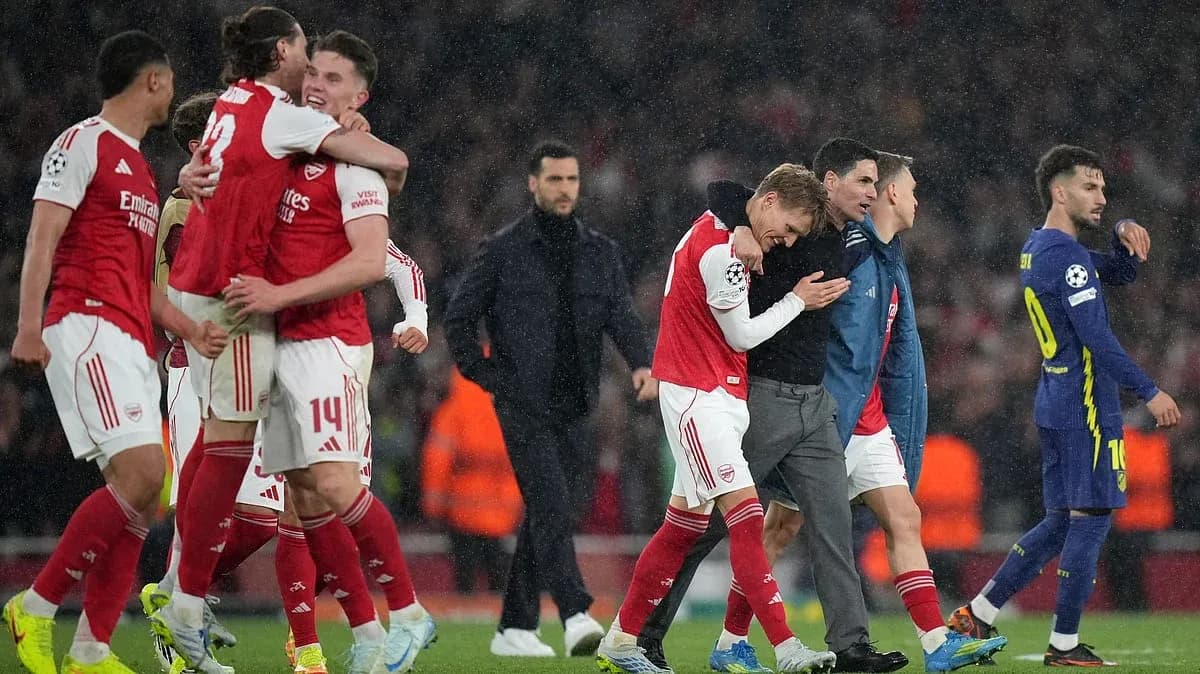Arsenal players celebrating victory against Atletico Madrid