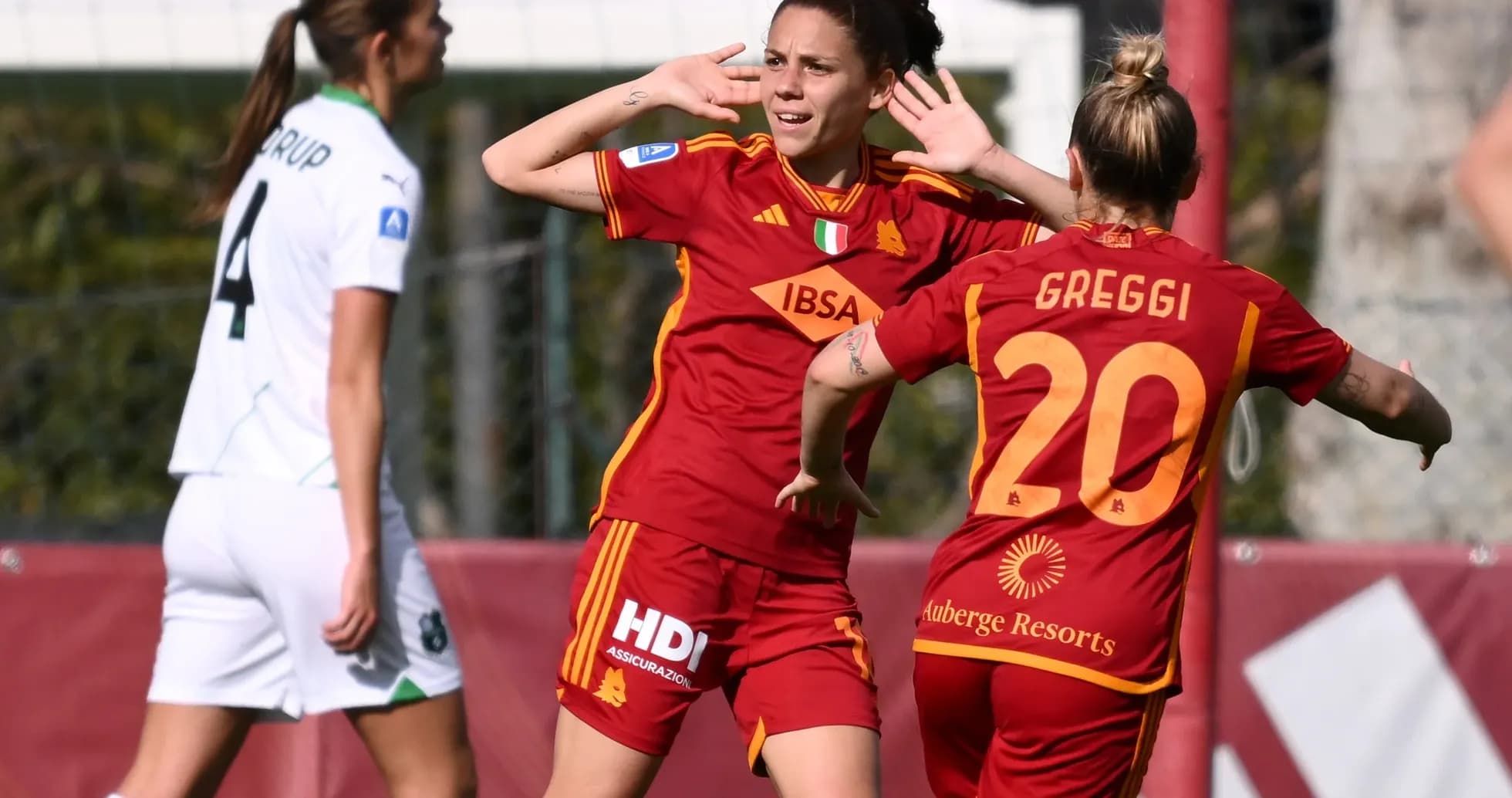 Roma W players celebrating a goal