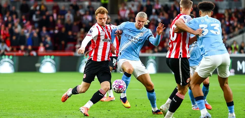 Players contesting the ball in Premier League match