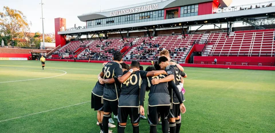Los Angeles FC II players huddling together
