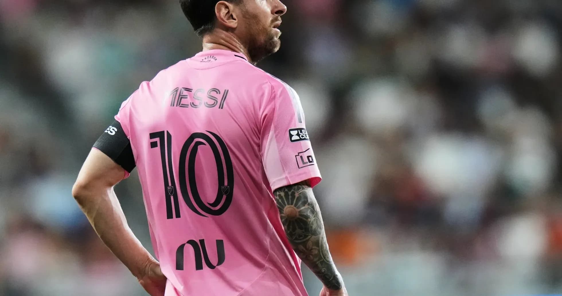 Player wearing pink jersey with 'Messi' and number 10