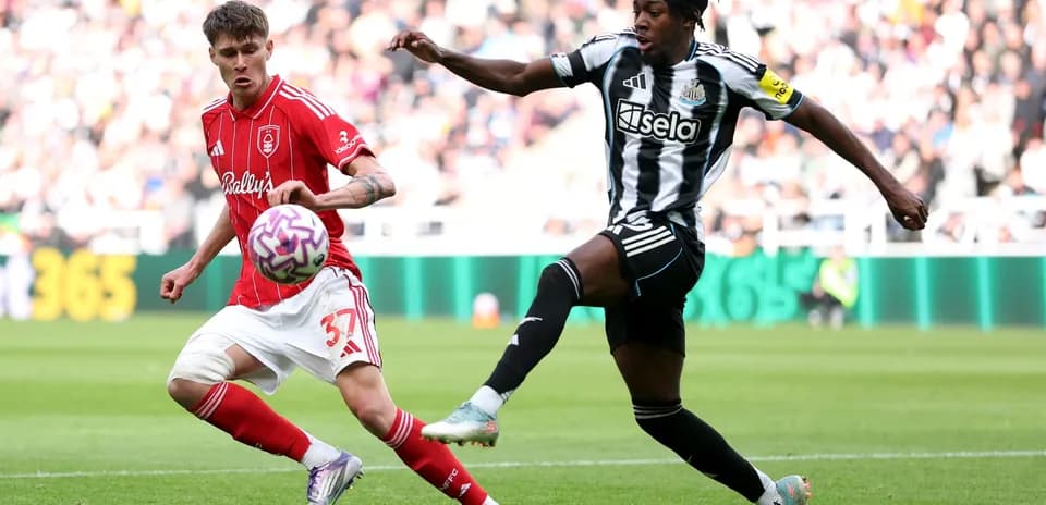 Player from Nottingham Forest challenging Newcastle player