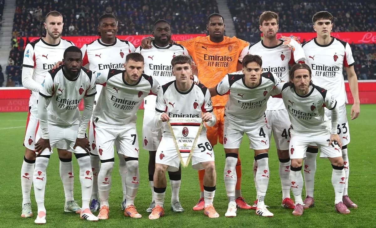 AC Milan team posing before a match