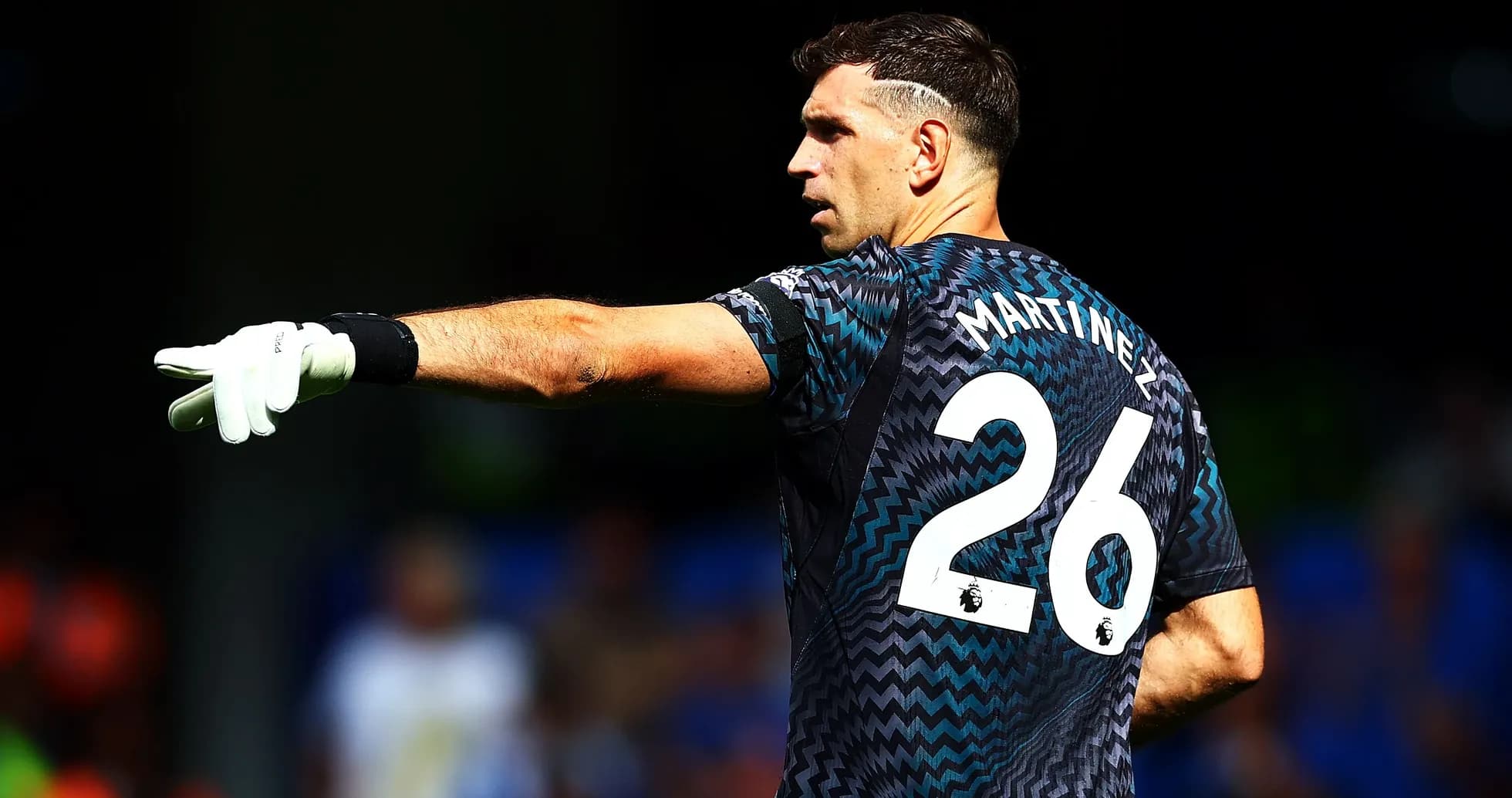 Goalkeeper Emiliano Martinez signaling during match