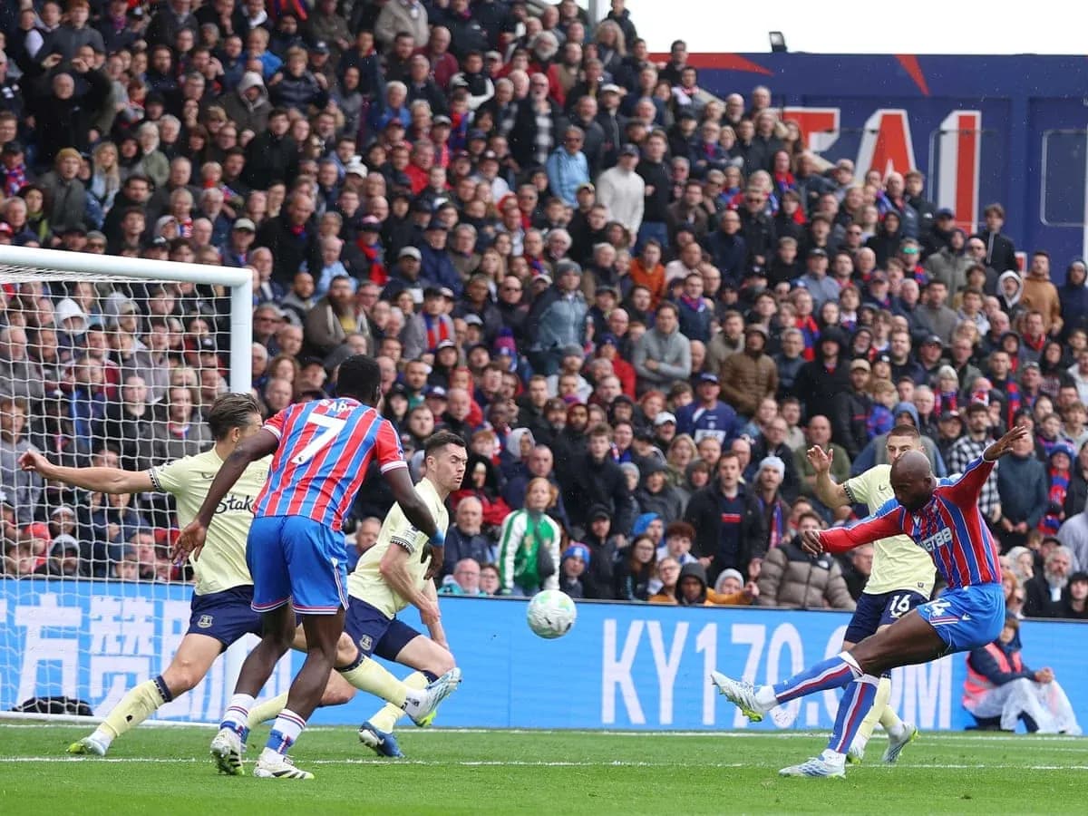 Crystal Palace player shooting at goal against Everton