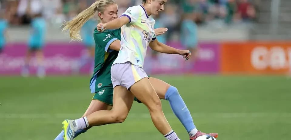 Orlando Pride player dribbling the ball against Bay FC