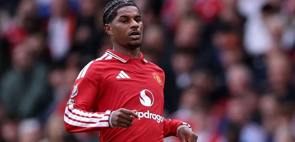 Player in Manchester United jersey on the field
