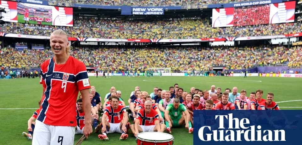 Norwegian team celebrating on the field after match