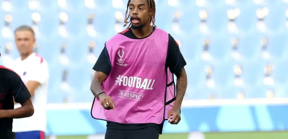 Player training in pink vest before match