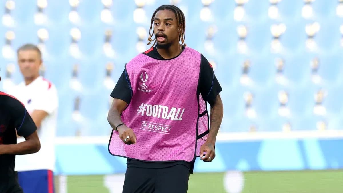 Player training in pink vest before match