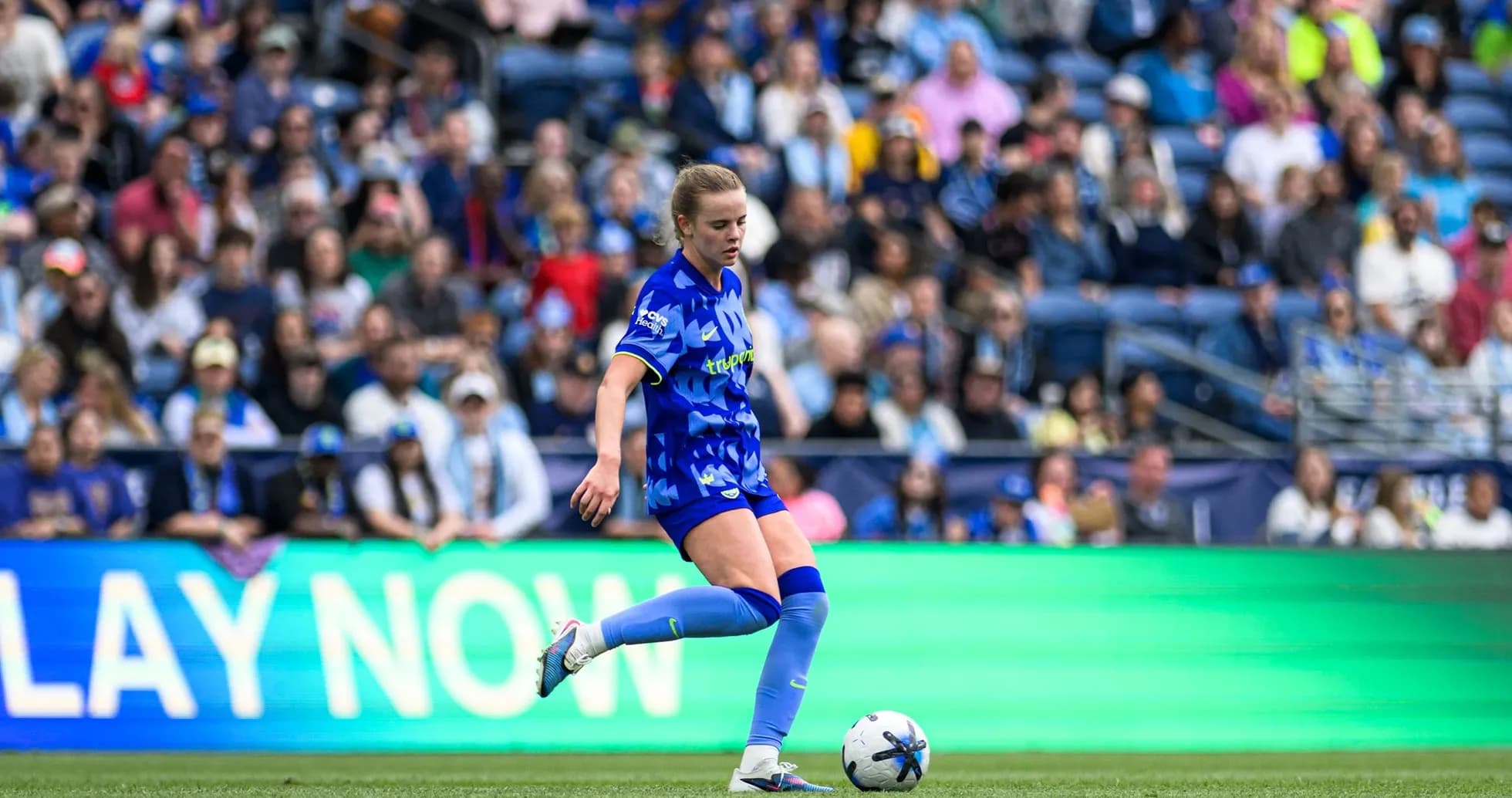 Player from Seattle Reign FC preparing to kick ball