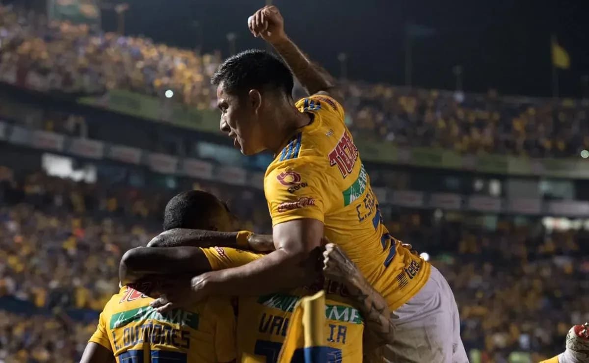 Tigres UANL players celebrating a goal