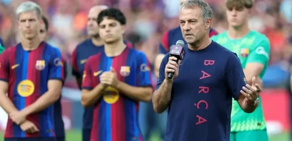 Manager speaking at Barcelona team presentation event