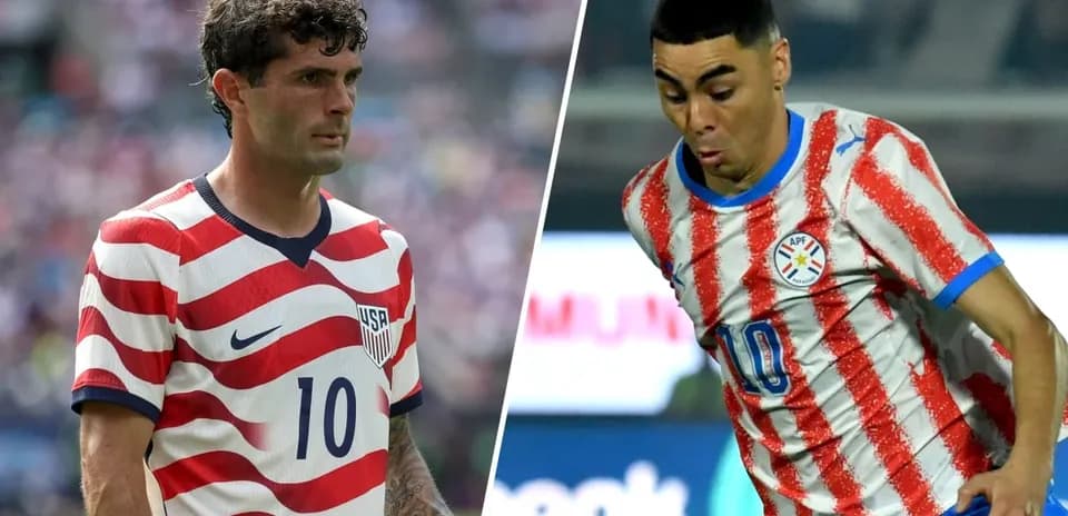 Players from USA and Paraguay during match