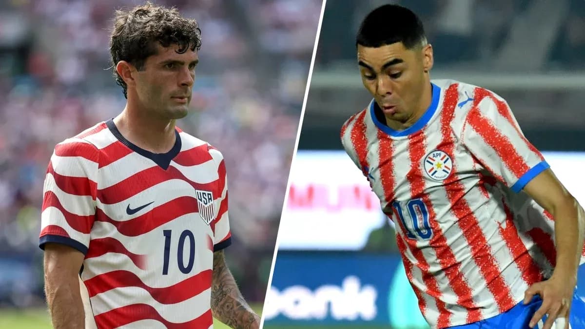 Players from USA and Paraguay during match